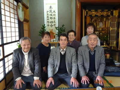 産岩講